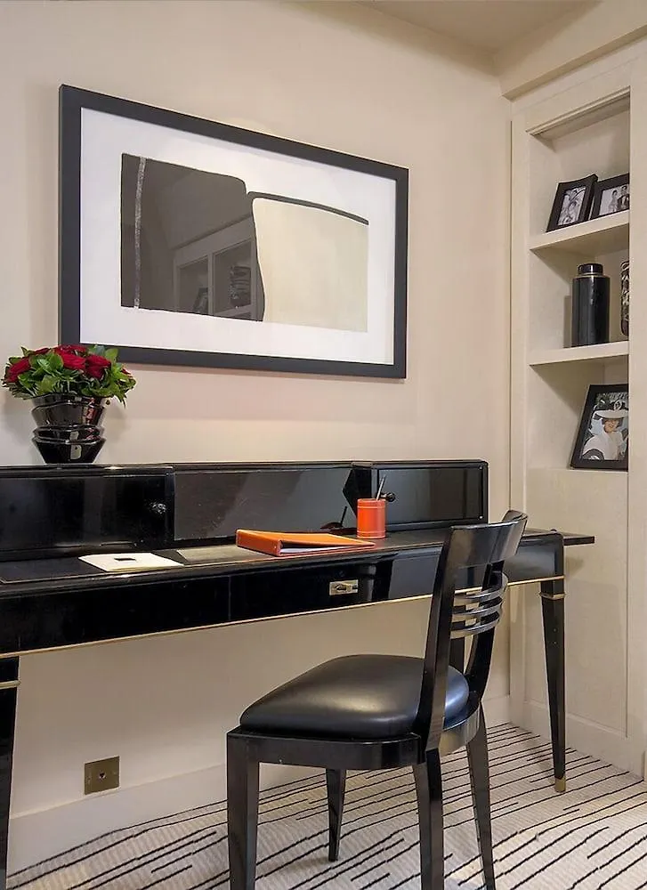 Hotel Montaigne 5*