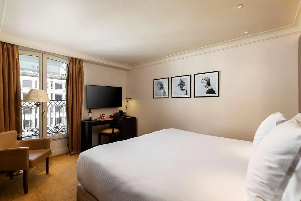 Hotel Montaigne Paris