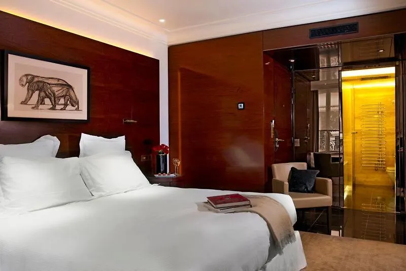 Montaigne Hotel
