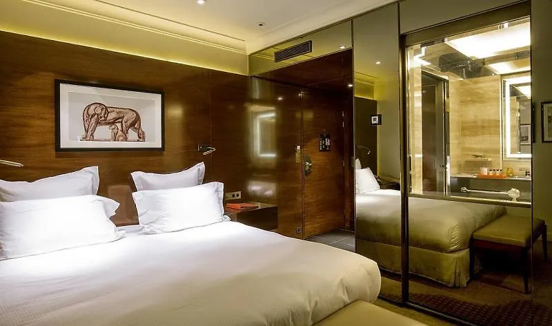 Hotel Montaigne 5*