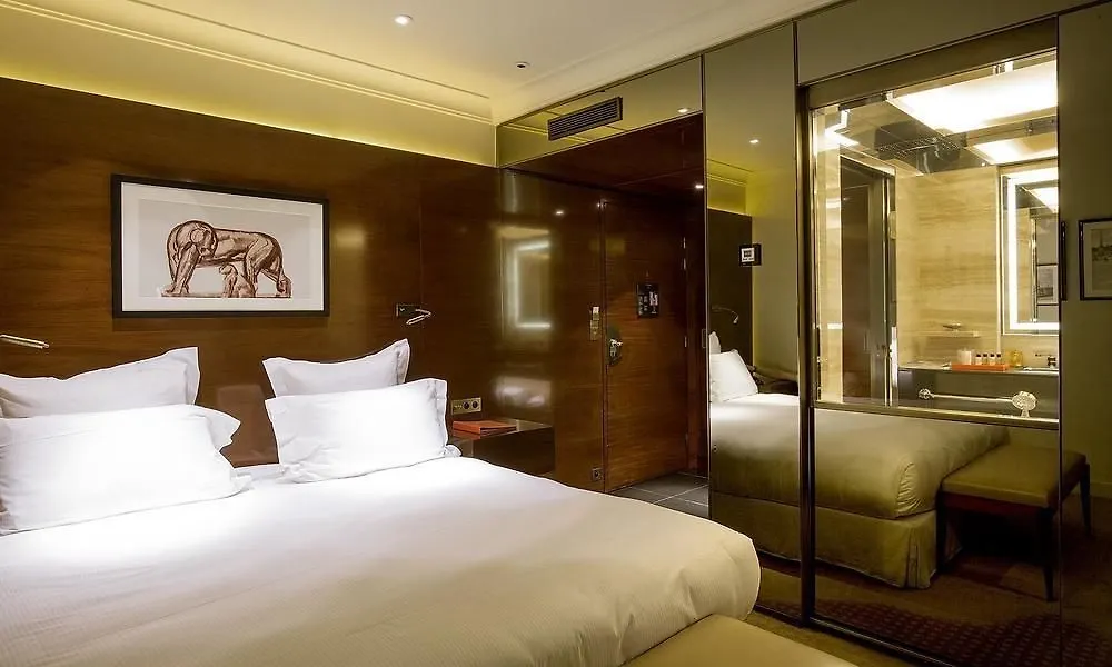 Hotel Montaigne Paris