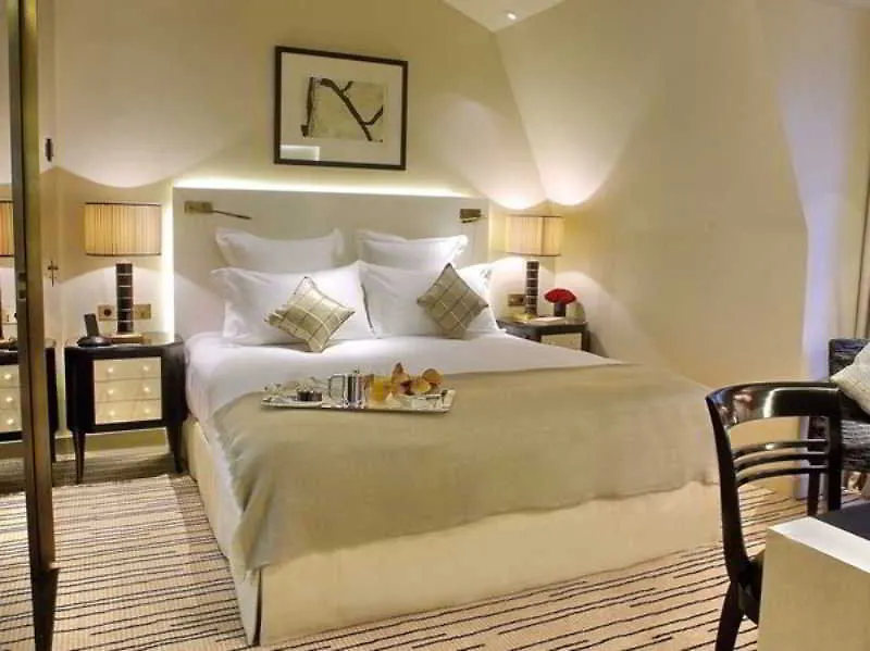 Montaigne 5* Paris
