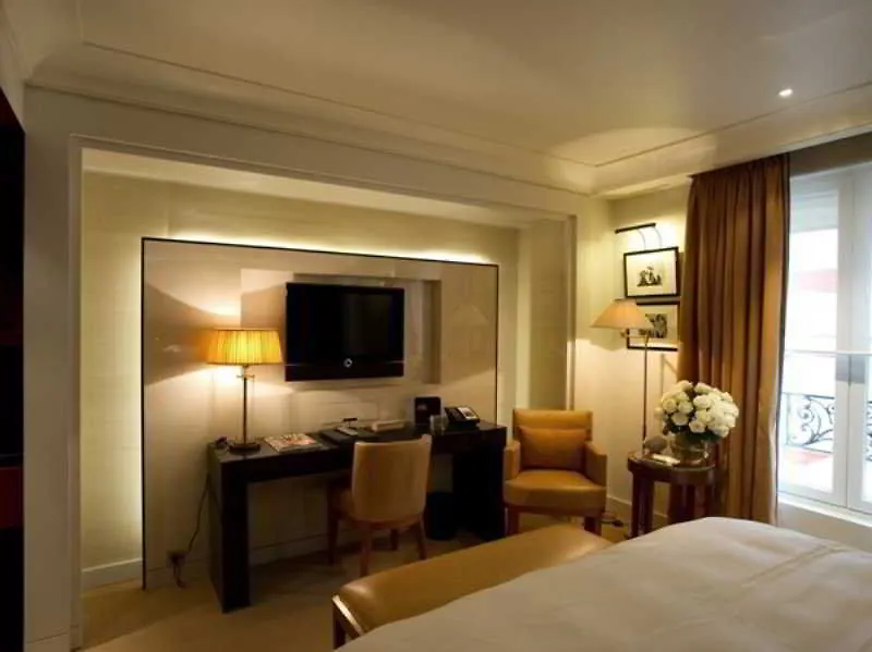 Hotel Montaigne Paris