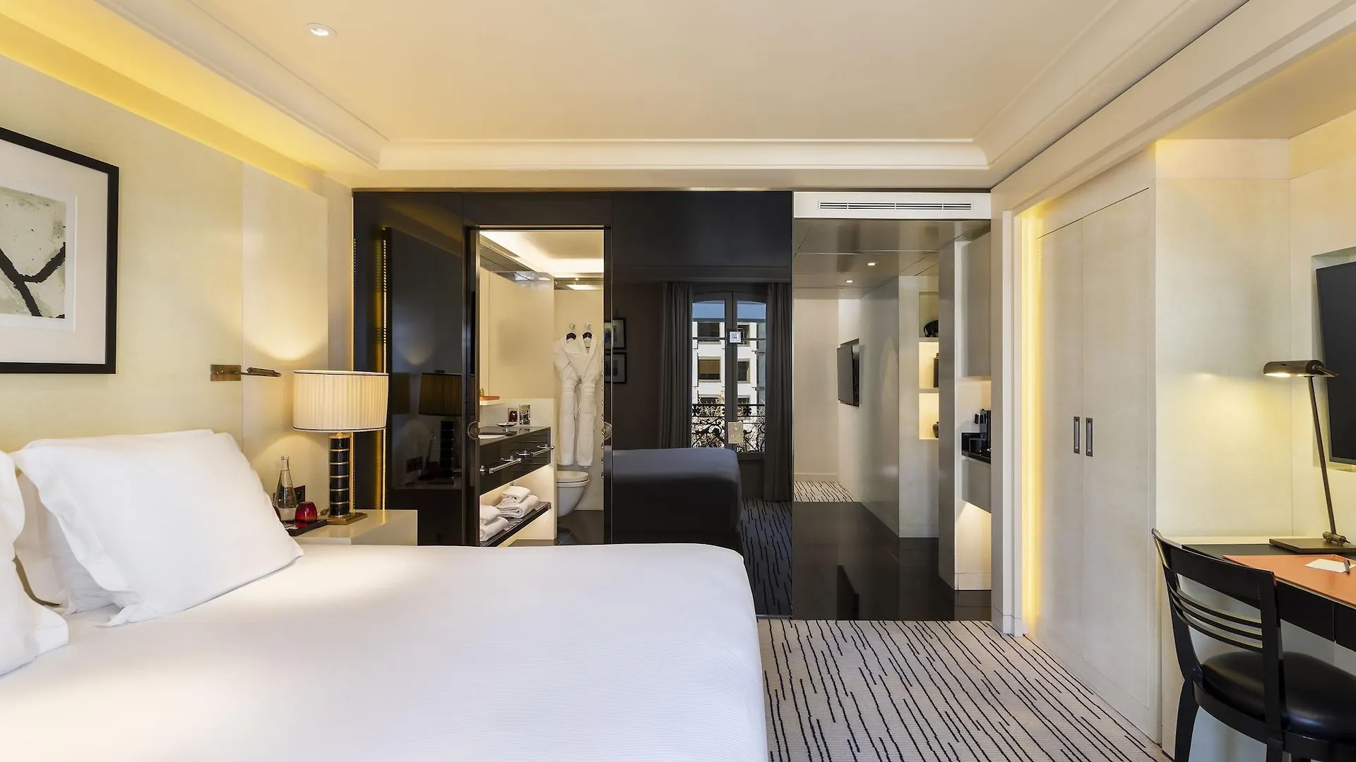 Hotel Montaigne Paris